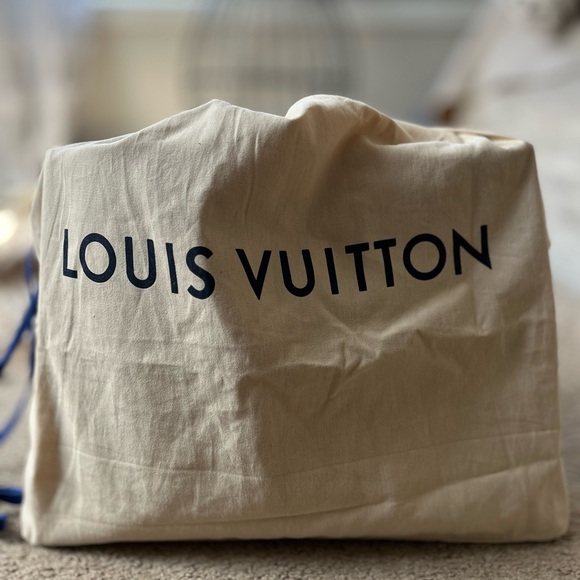 100% Authentic ON THE GO LOUIS VUITTON GM BAG PURCHASED FROM ACTUAL STOREFRONT - Picture 15 of 17